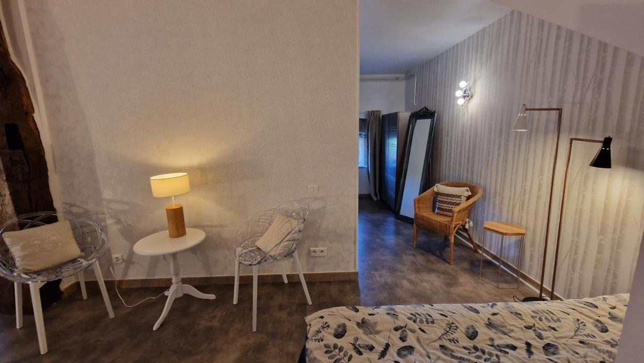 Bed and Breakfast Domaine Le Puits Du Moulin Comberjon Экстерьер фото
