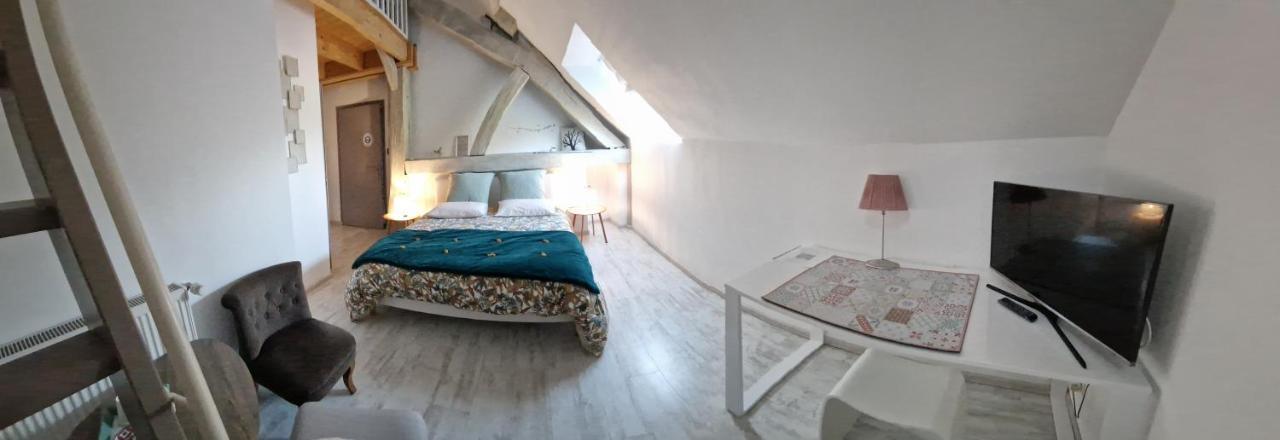 Bed and Breakfast Domaine Le Puits Du Moulin Comberjon Экстерьер фото